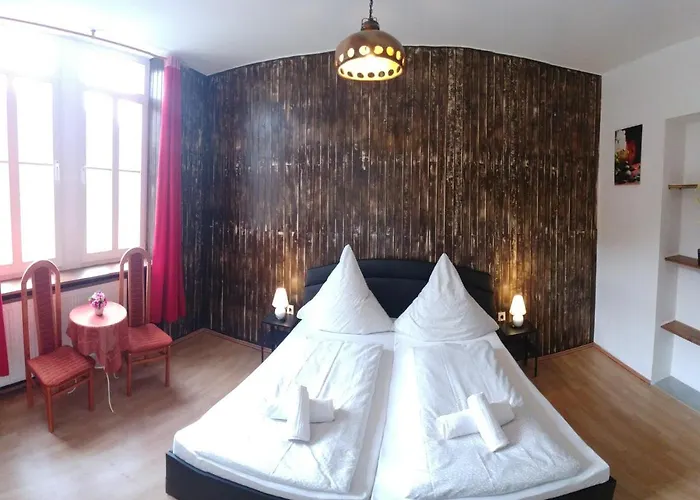 哈赛波特天堂酒店 *