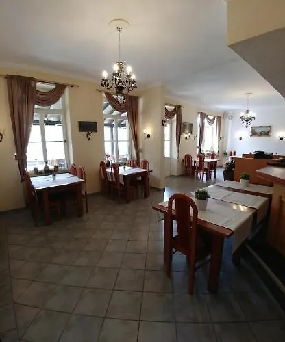 哈赛波特天堂酒店 *