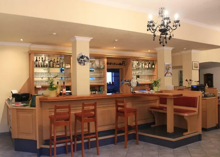 哈赛波特天堂酒店 *